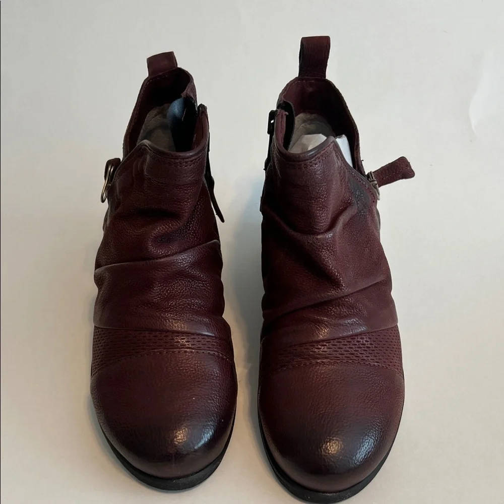 Miz Mooz Womans Burgundy Leather Ankle Boots with 4 zippers  Size 36 US size 5.5