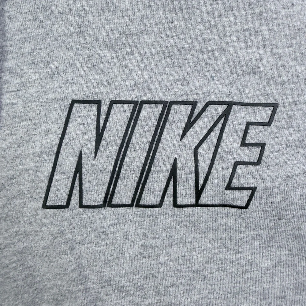 Nike features it shirt