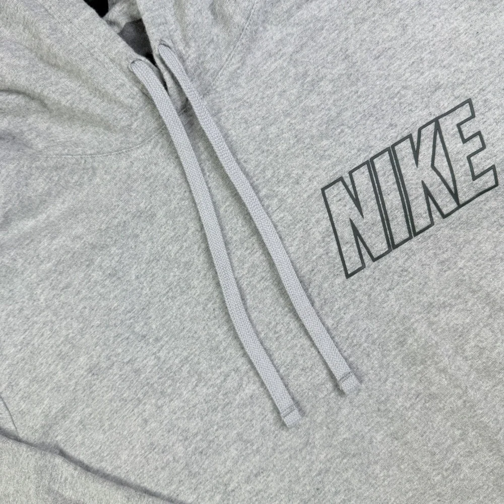 Nike outlined chest cover