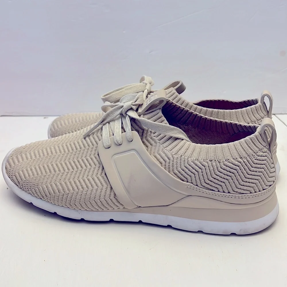 UGG here pair
