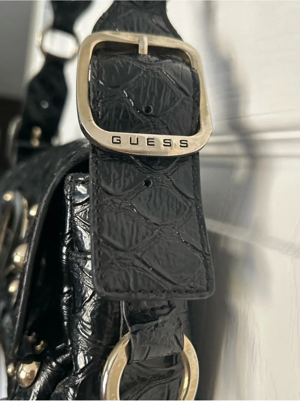 Guess sleek shoulder