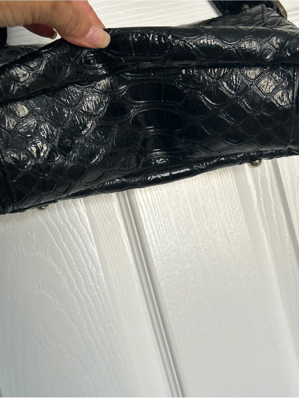 Guess sleek shoulder