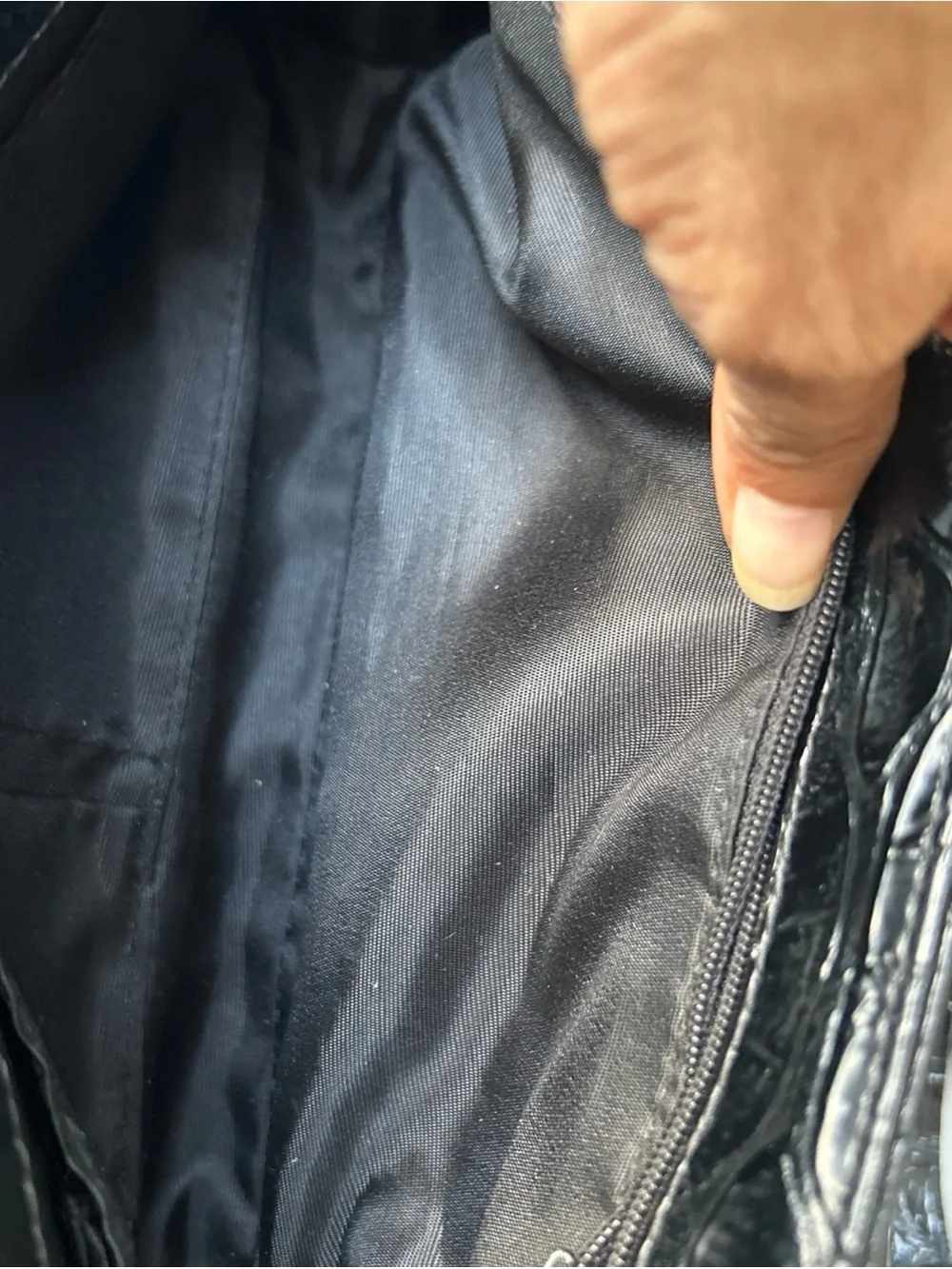 Guess sleek shoulder