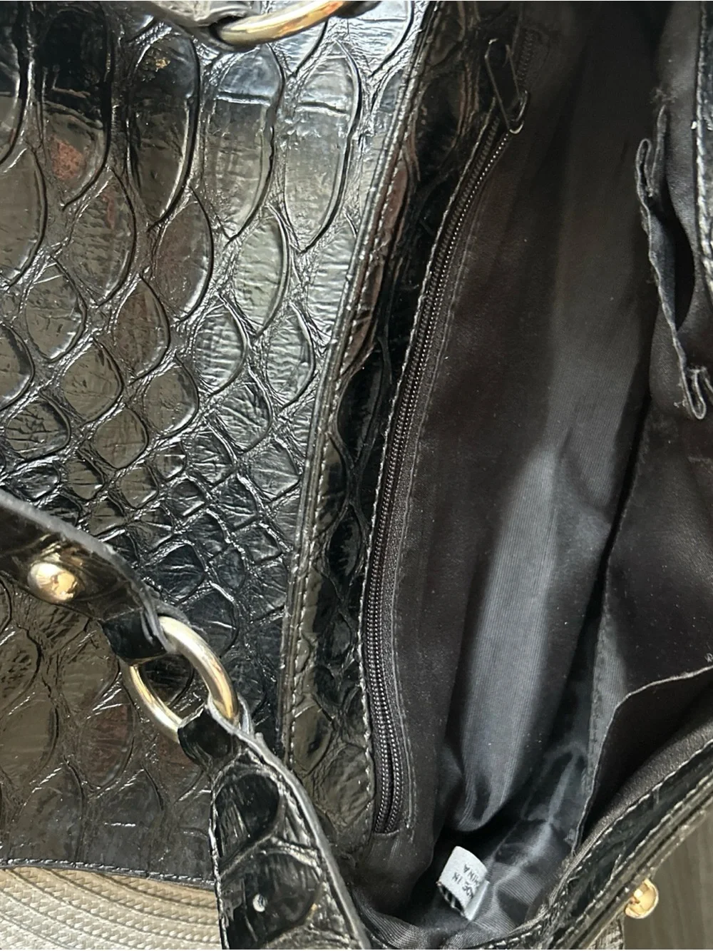 Guess sleek shoulder