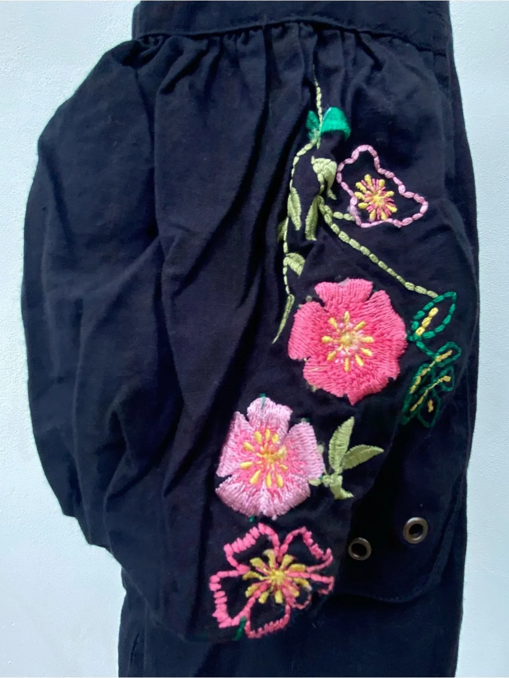N/A features pink