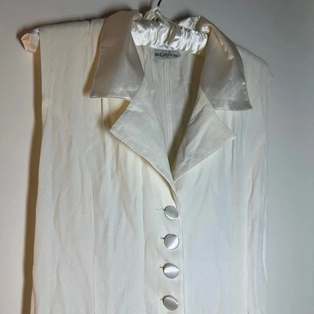 Source Unknown white button