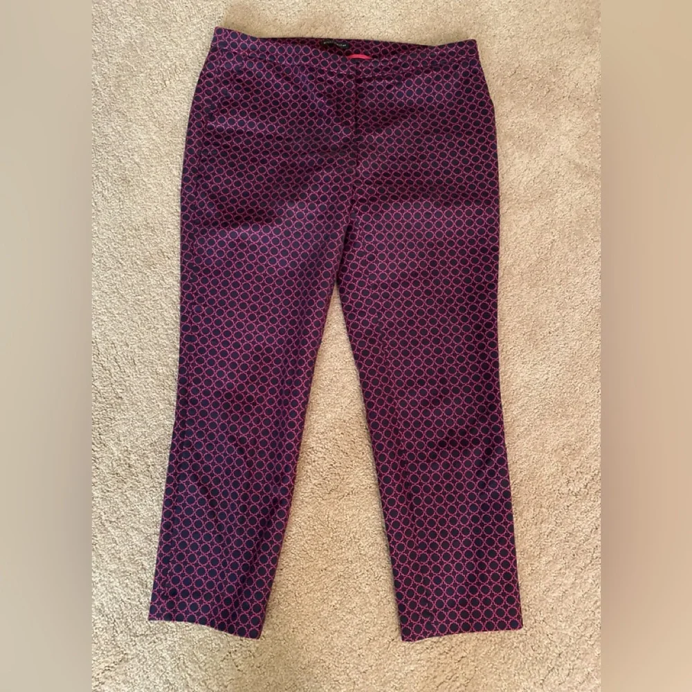 NWOT Willi Smith - Womans fuchsia/navy abstract pattern high rise crop pants, 10