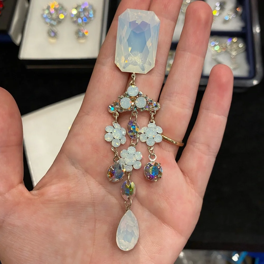 N/A sparkling opalescent