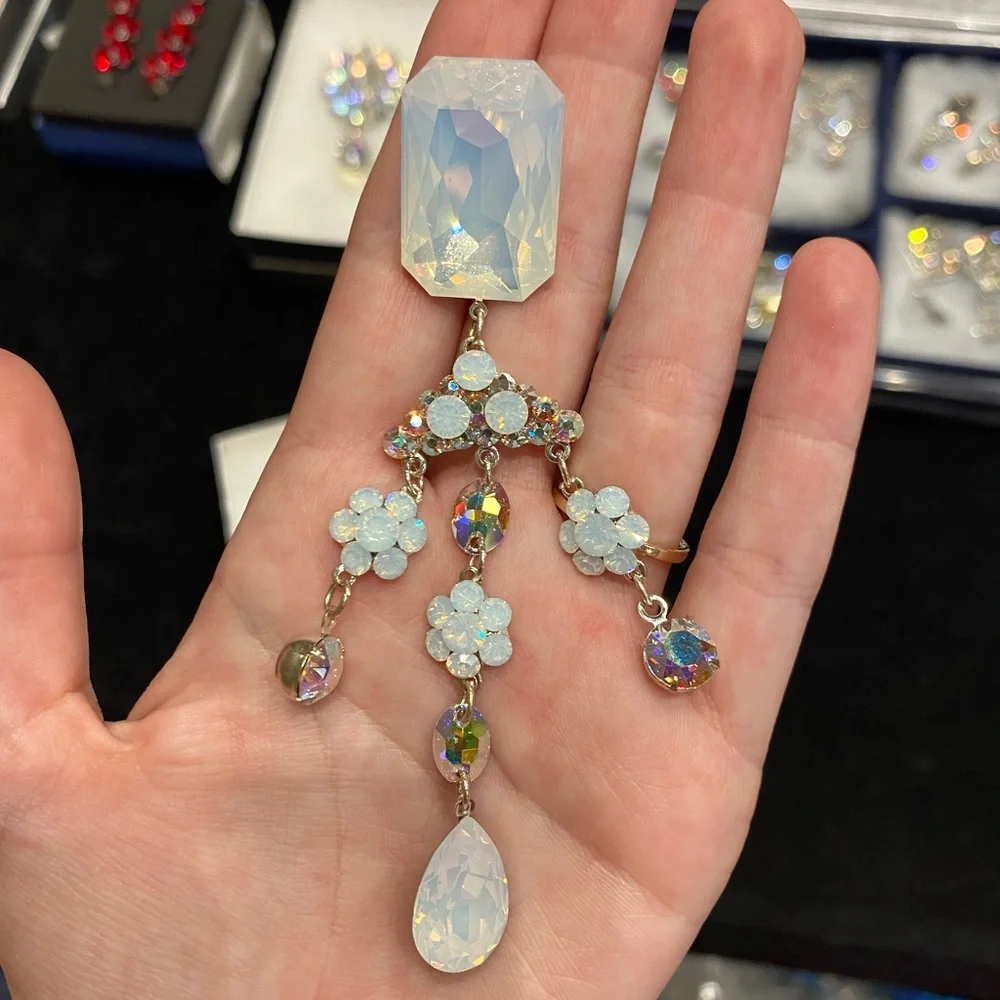 N/A sparkling opalescent