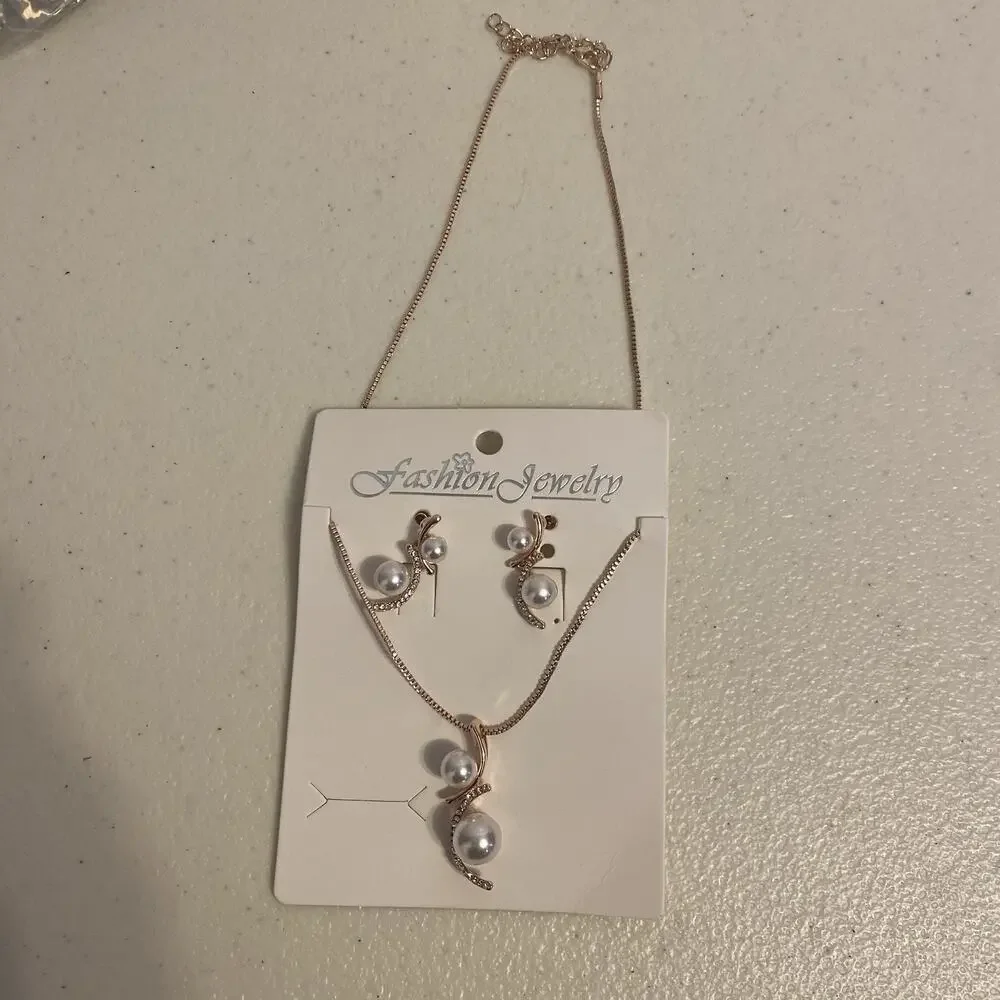 Unbranded this elegant