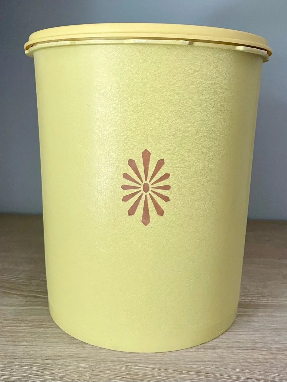 Tupperware beautiful vintage