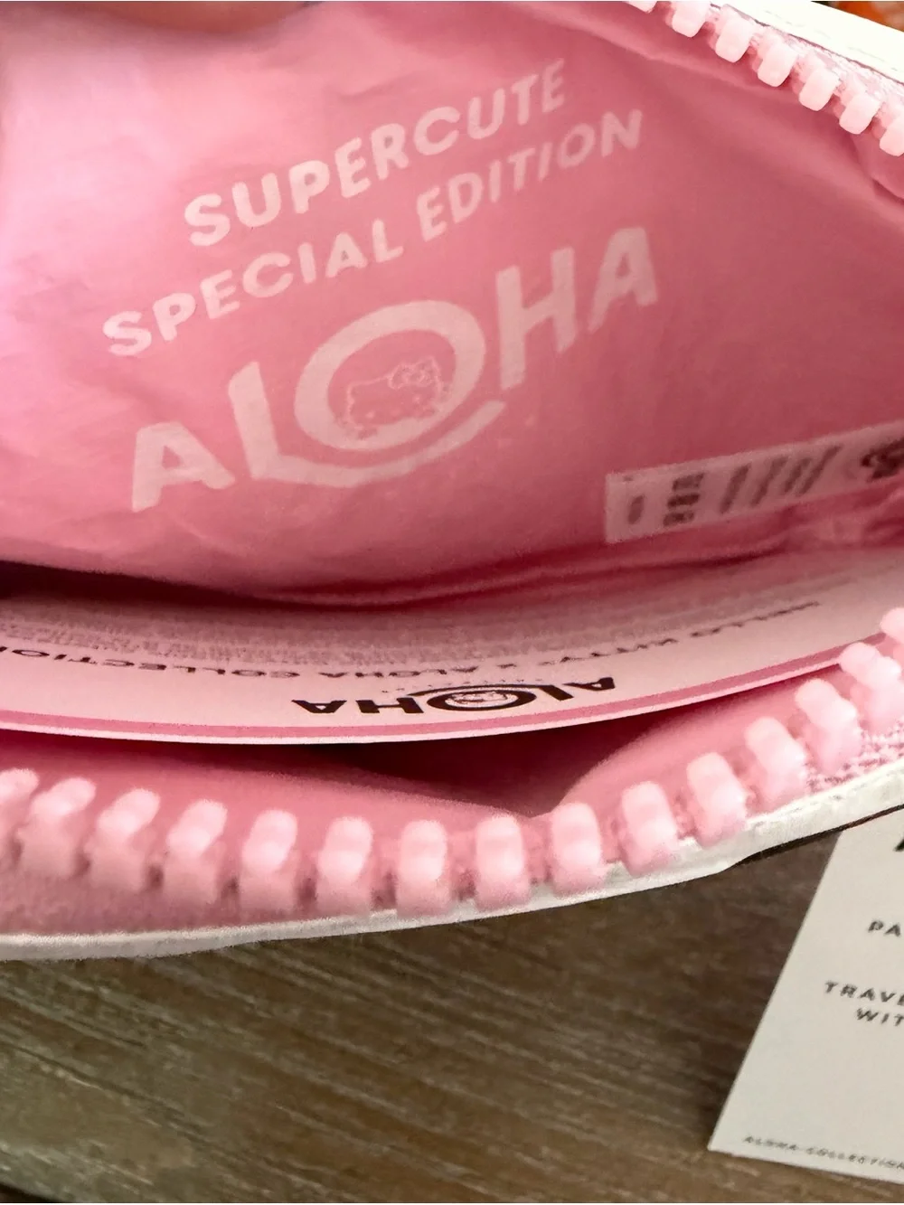 ALOHA Collection compact white