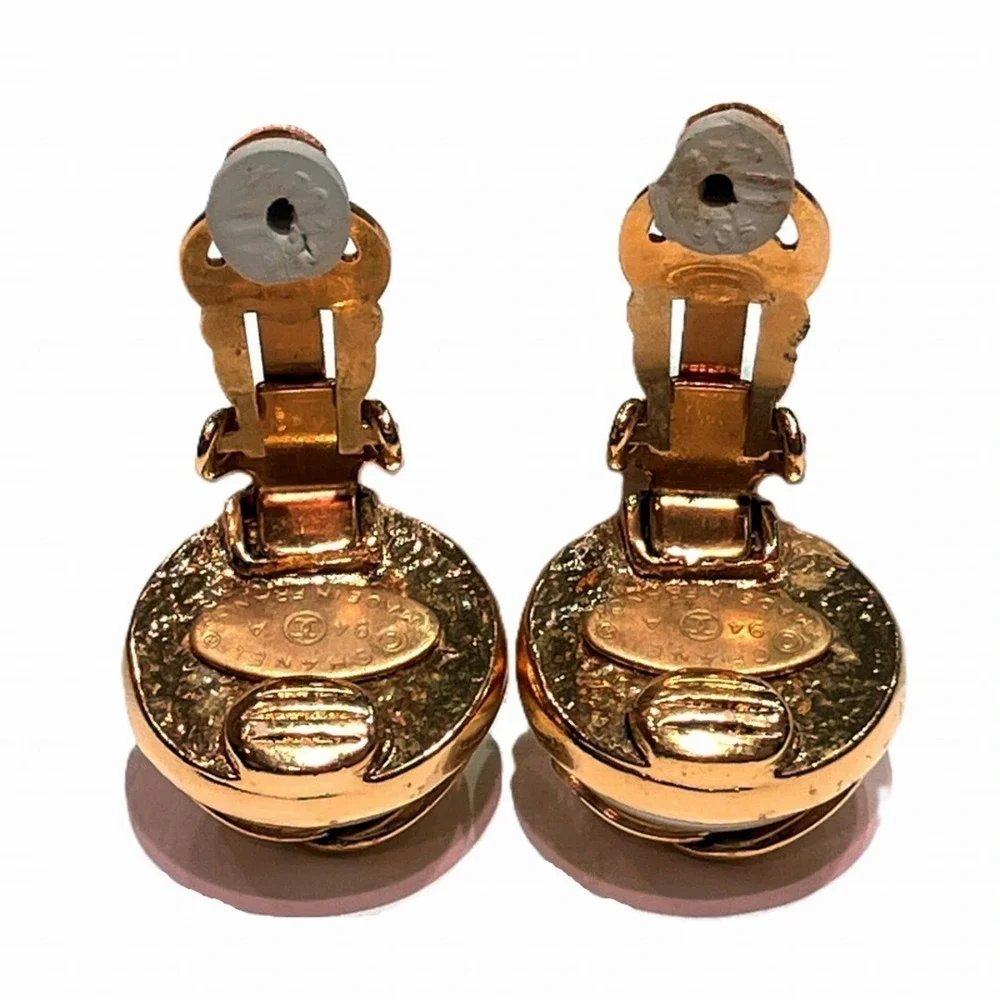 CHANEL gold pearl