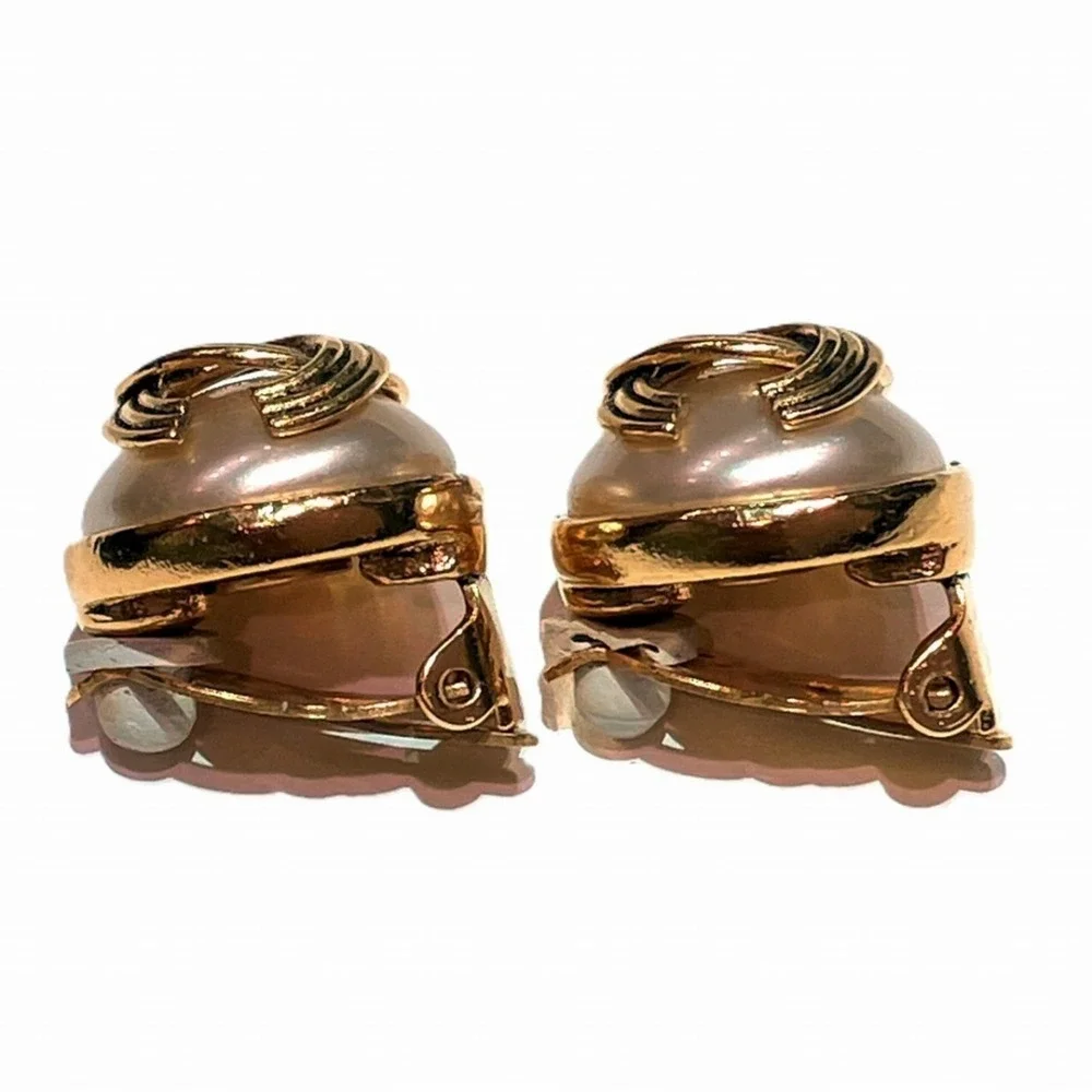 CHANEL gold pearl