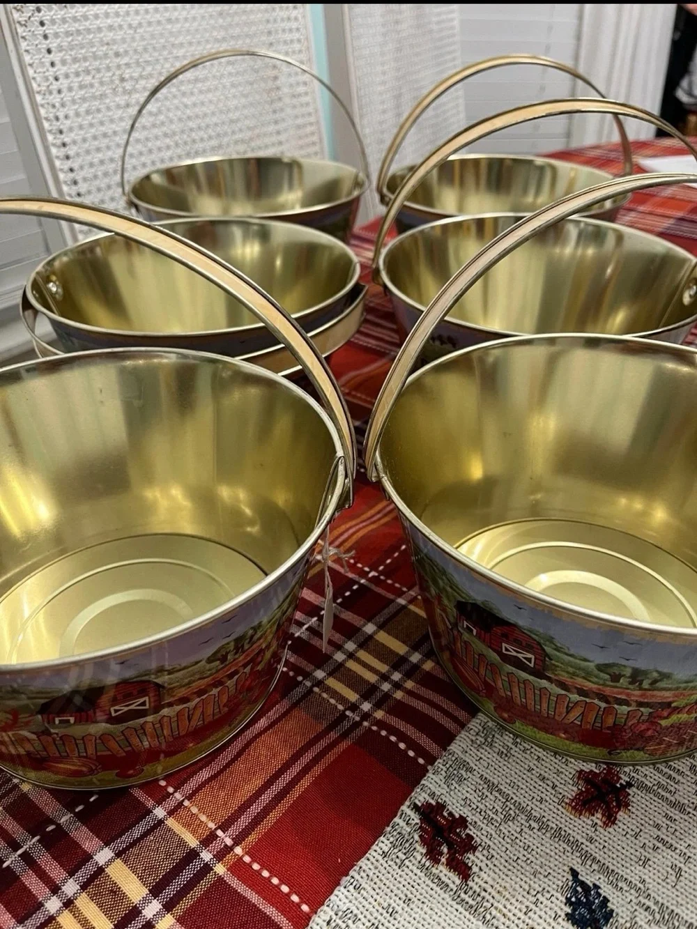 N/A vintage tin