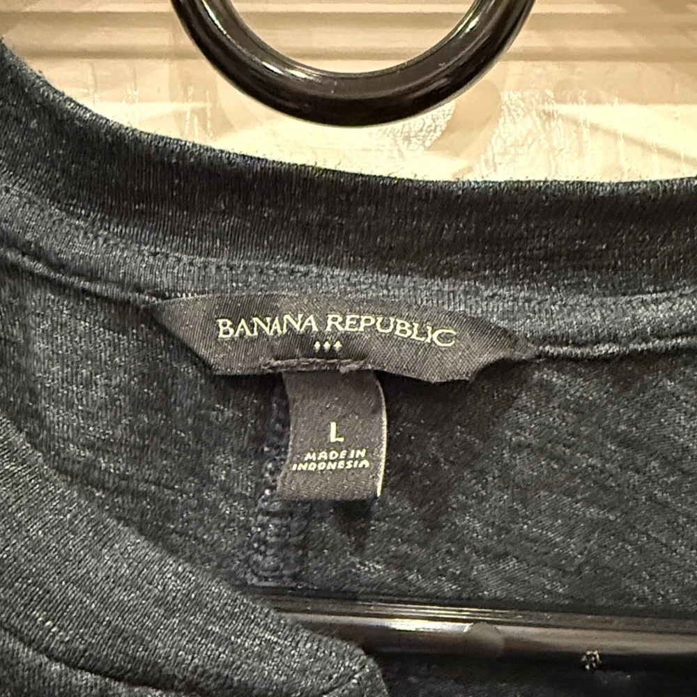 Banana Republic stylish button
