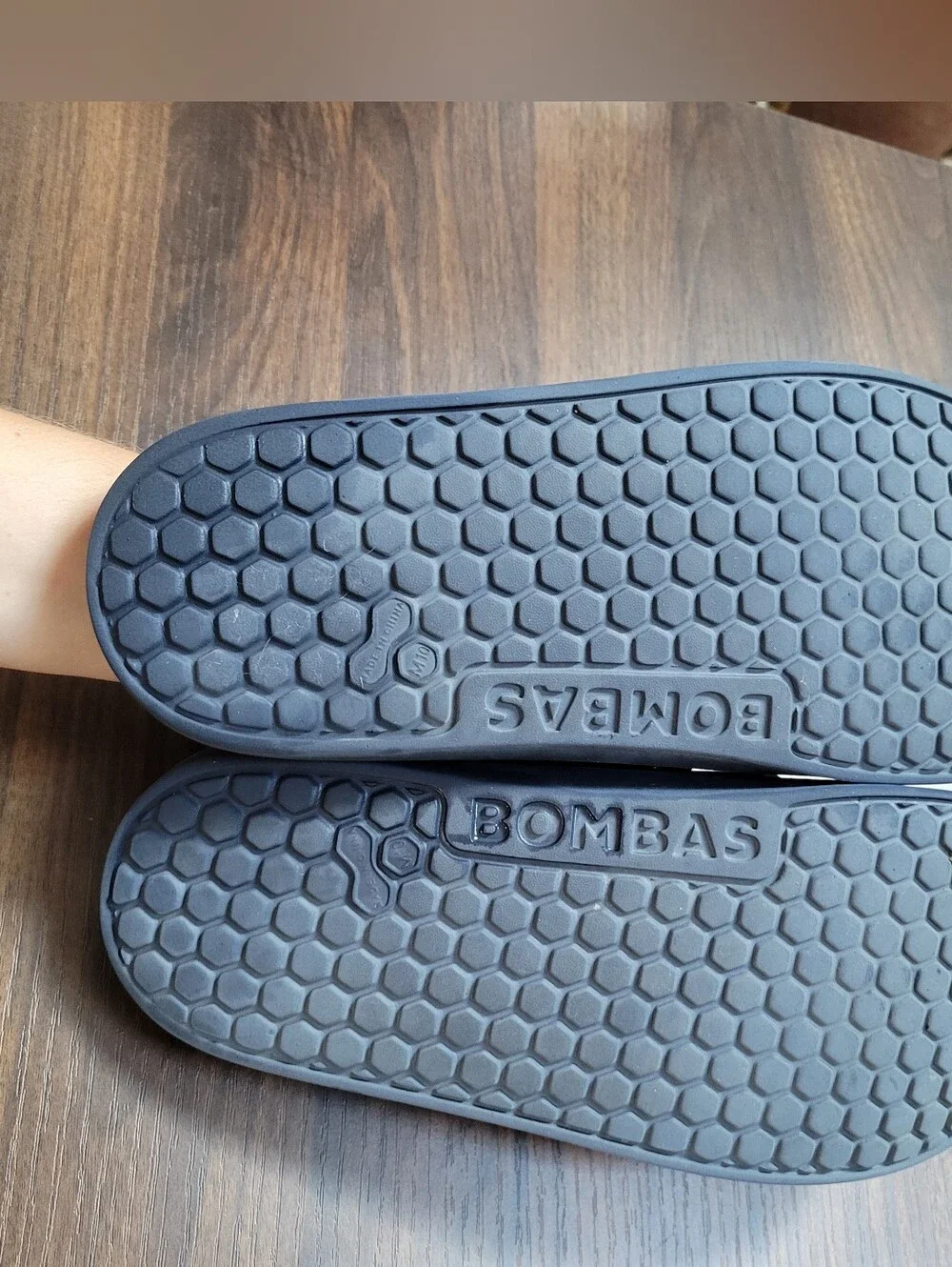 Bombas friday slides