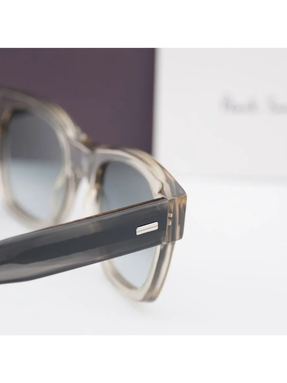 Paul Smith model pssn097