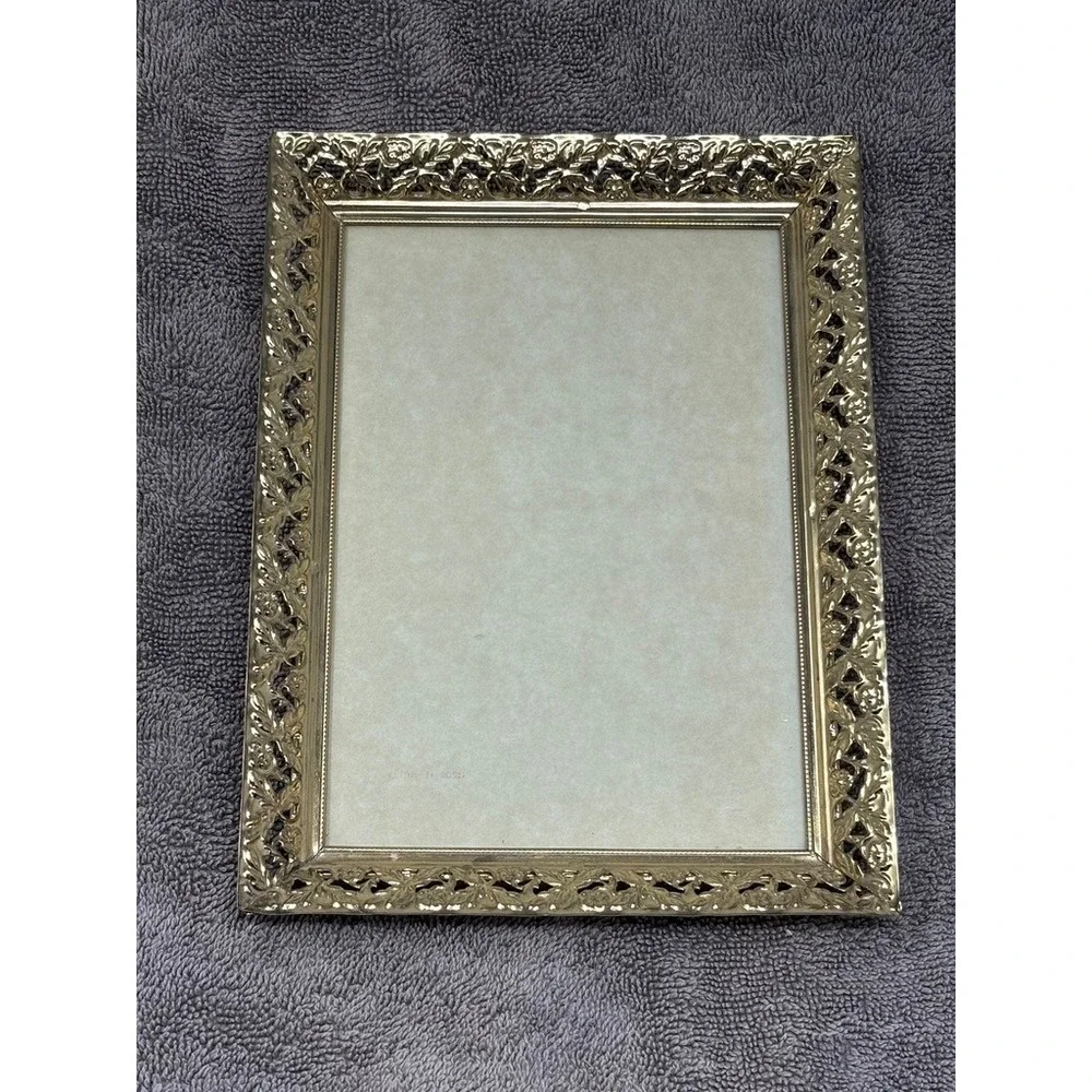 Unbranded gold tone