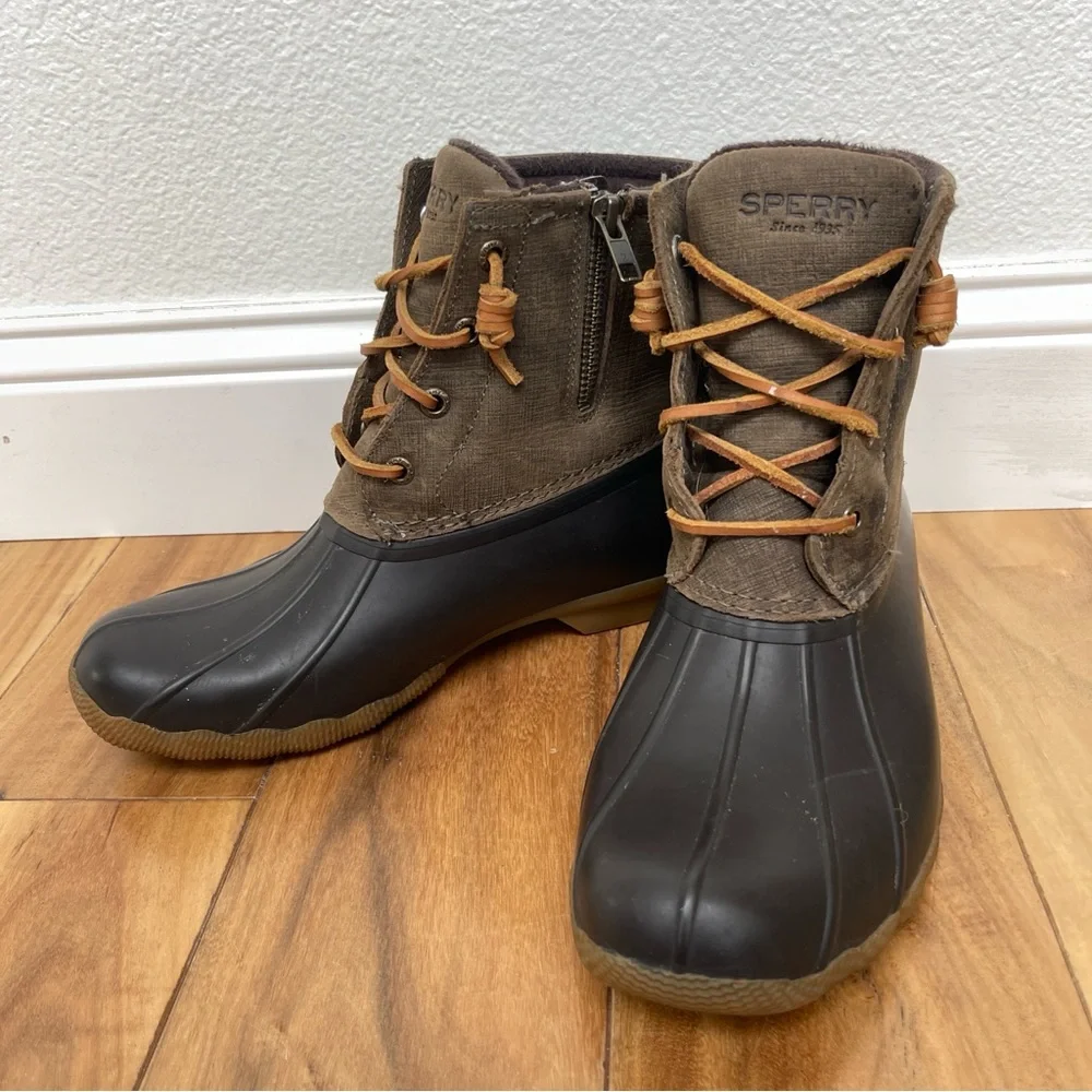 Sperry lace up