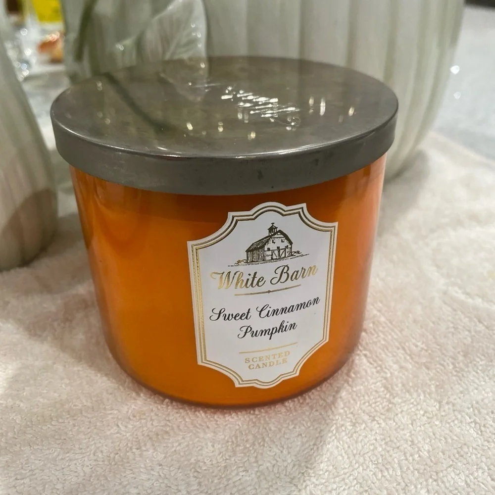 Bath & Body‎ Works/ White SWEET CINNAMON PUMPKIN 3 Wick 14.5 Oz Scented Candle