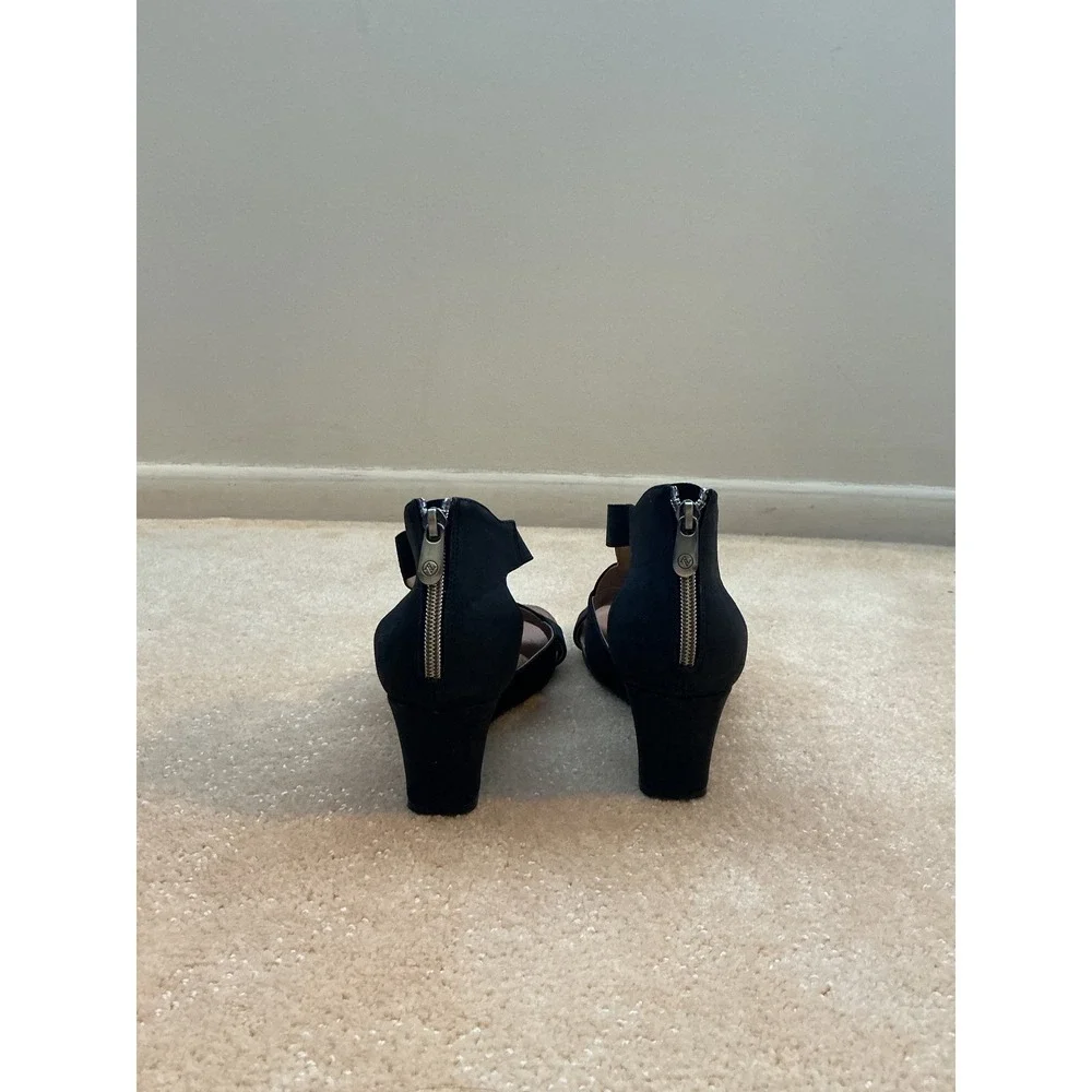Adrienne Vittadini style strappy
