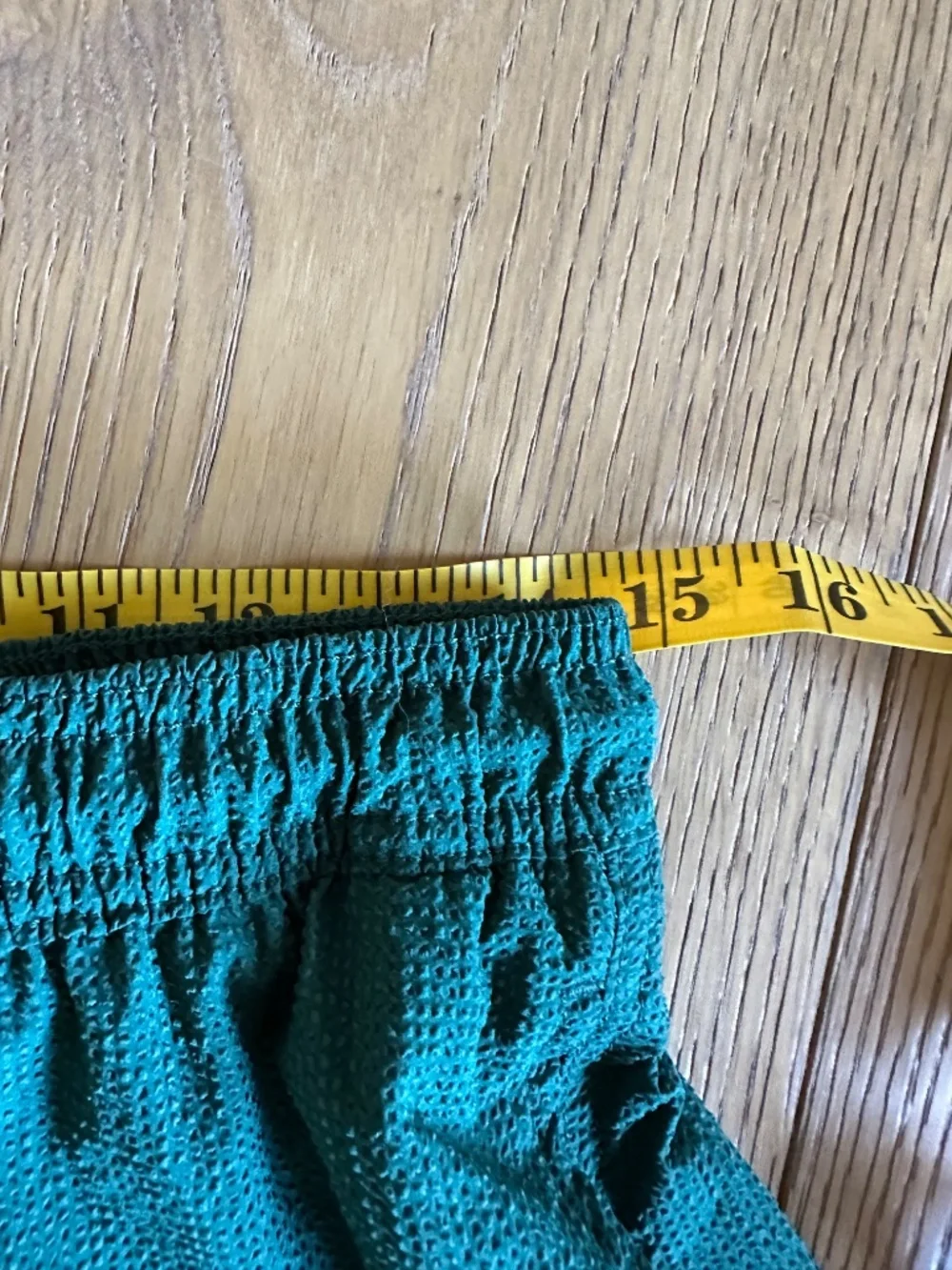 H&M details features