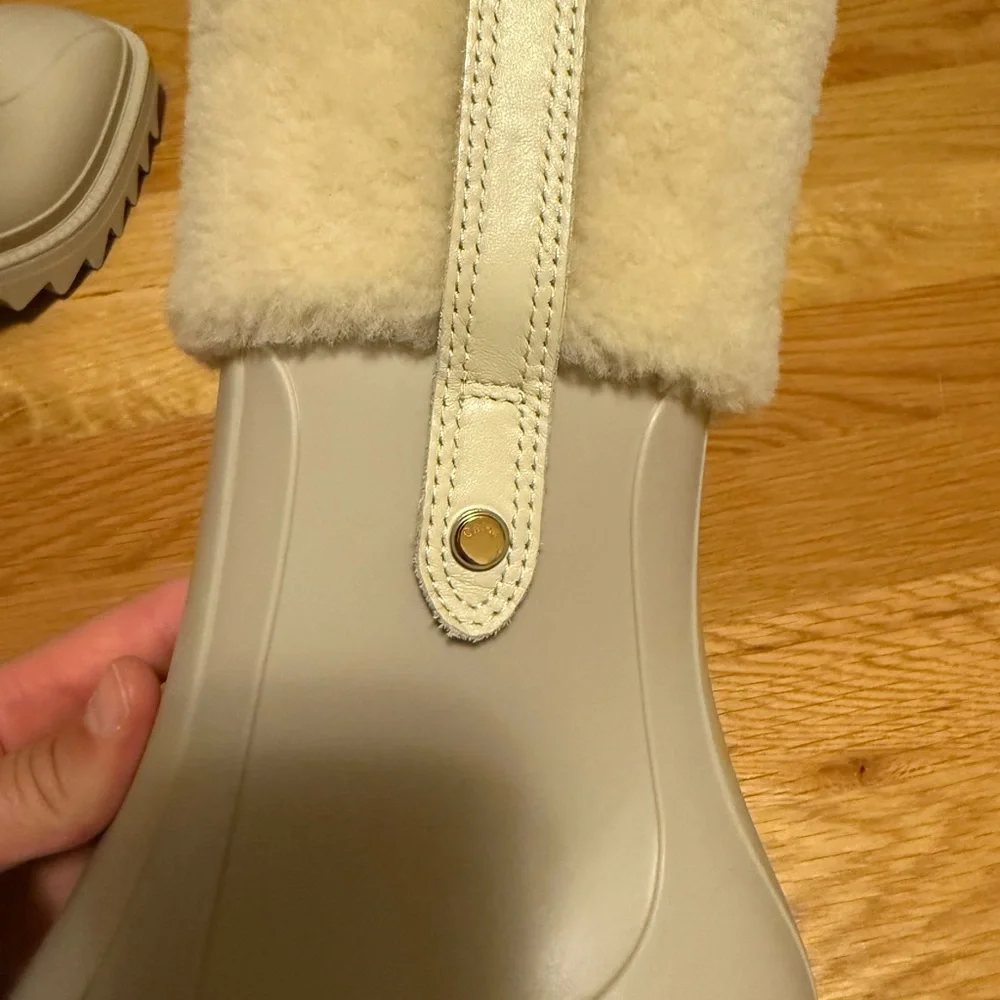 Chloe never worn