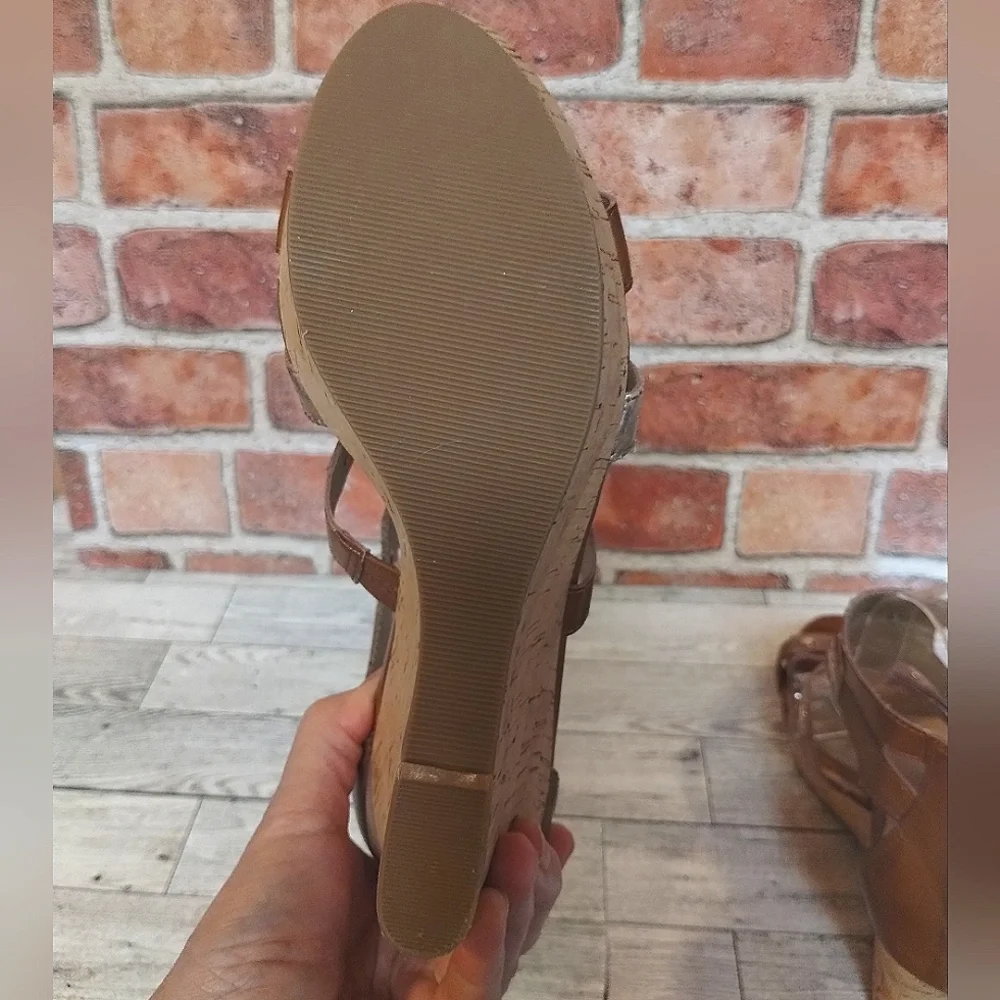 Guess gold tan