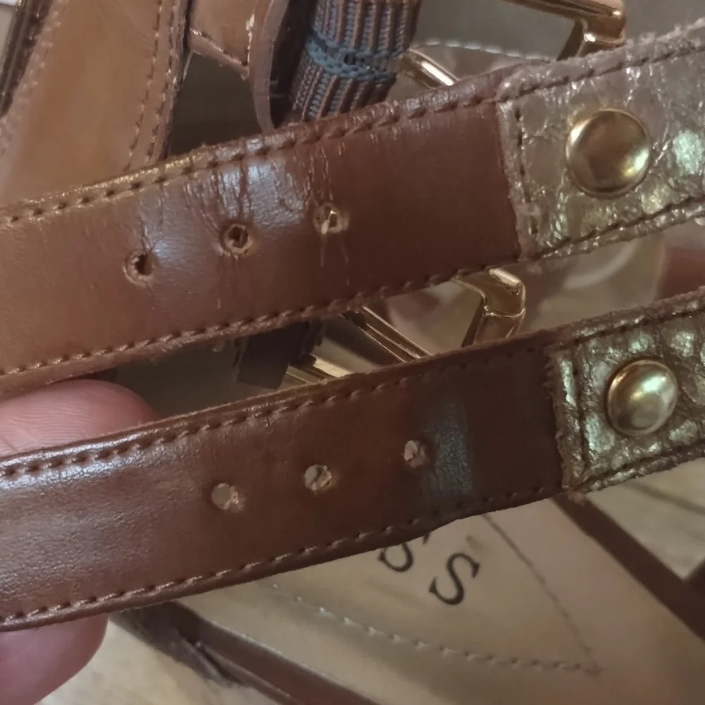 Guess gold tan