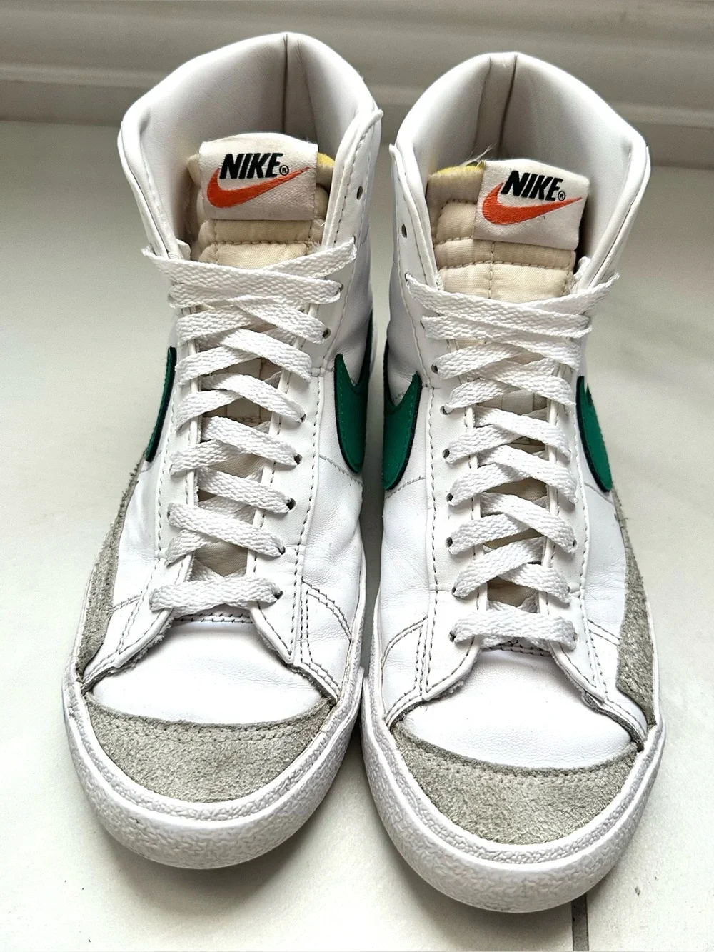 Nike •white leather