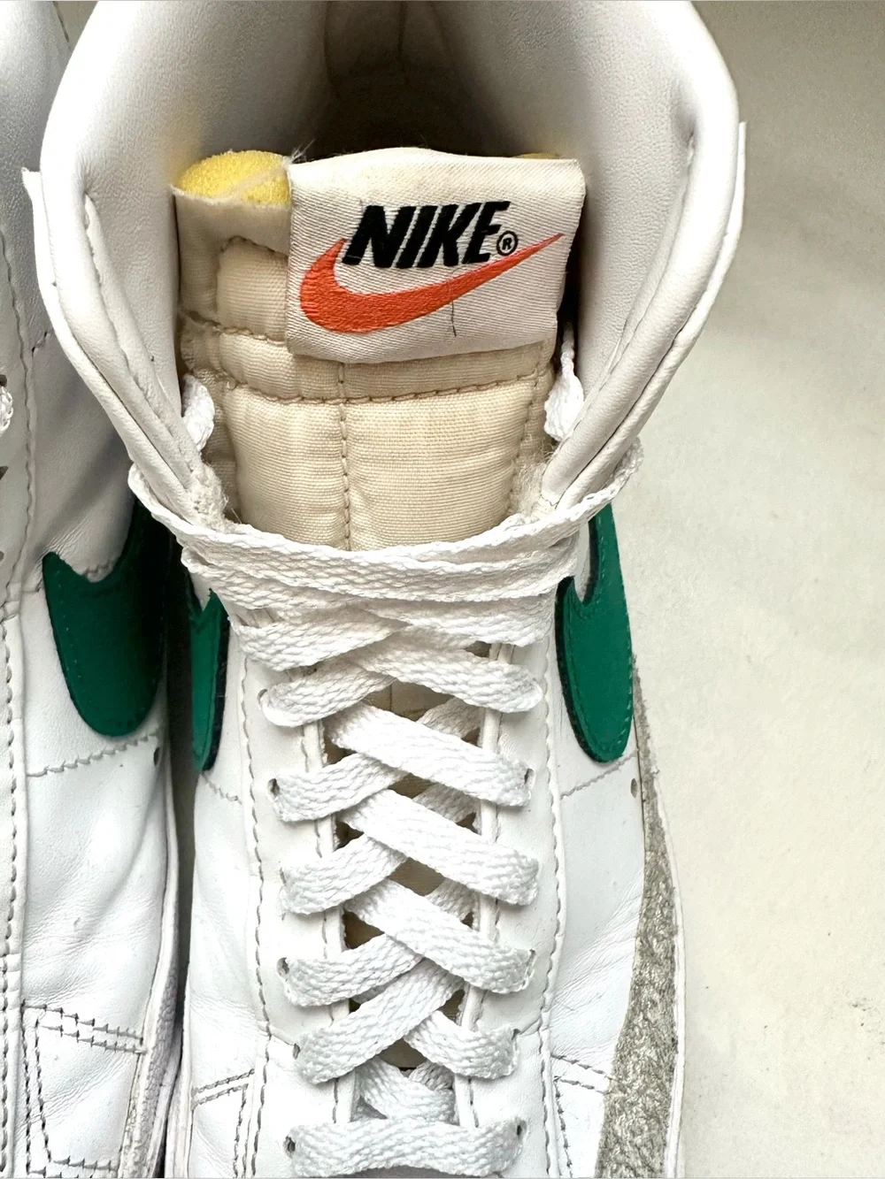 Nike •white leather