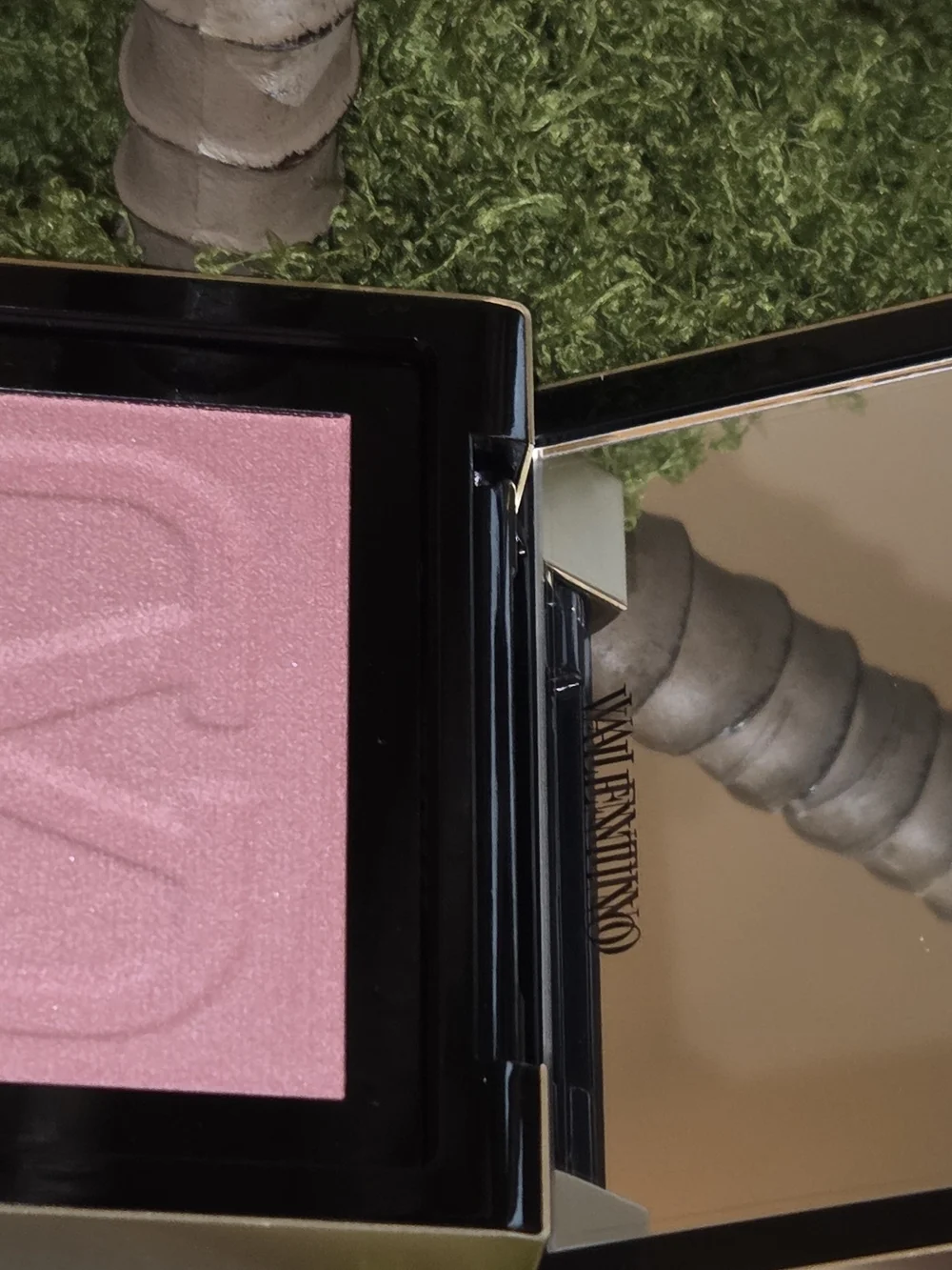 Valentino velvety powder