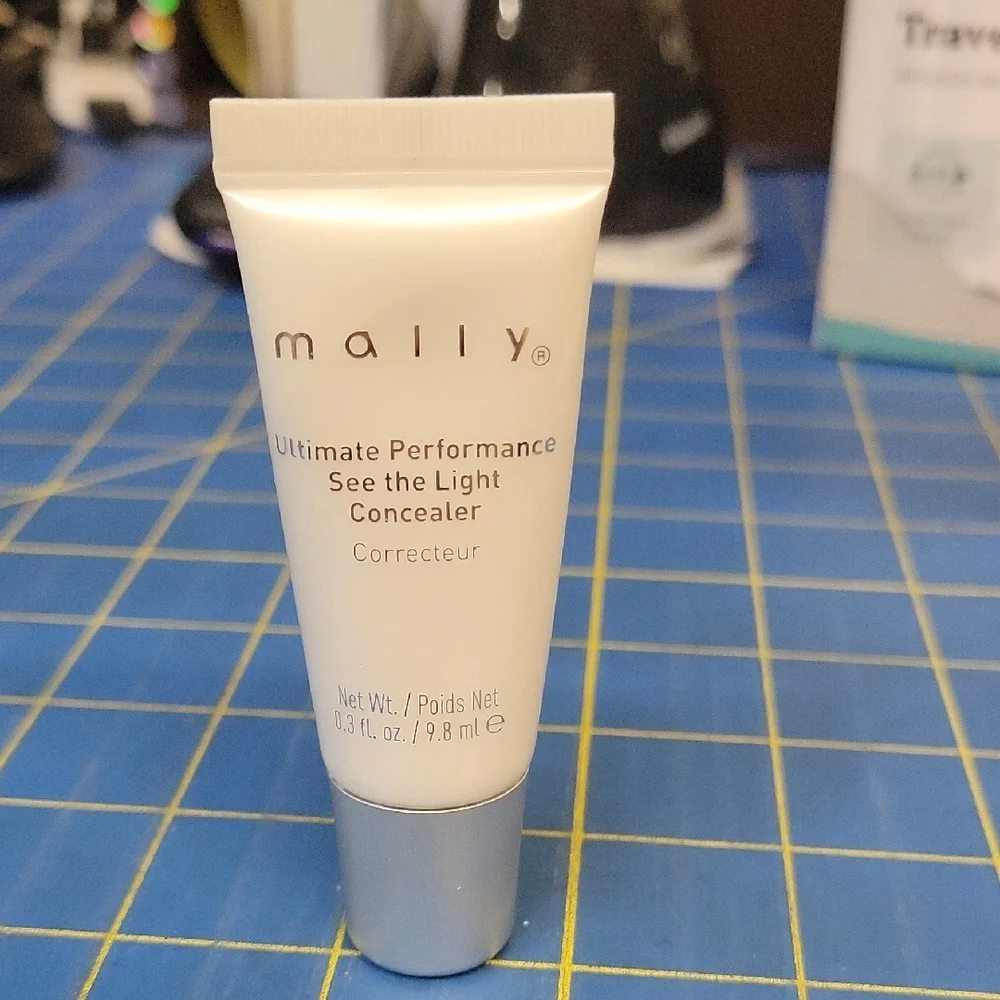 Mally Beauty Ultimate Performance See the Light Concealer 9.8 ml New Tube