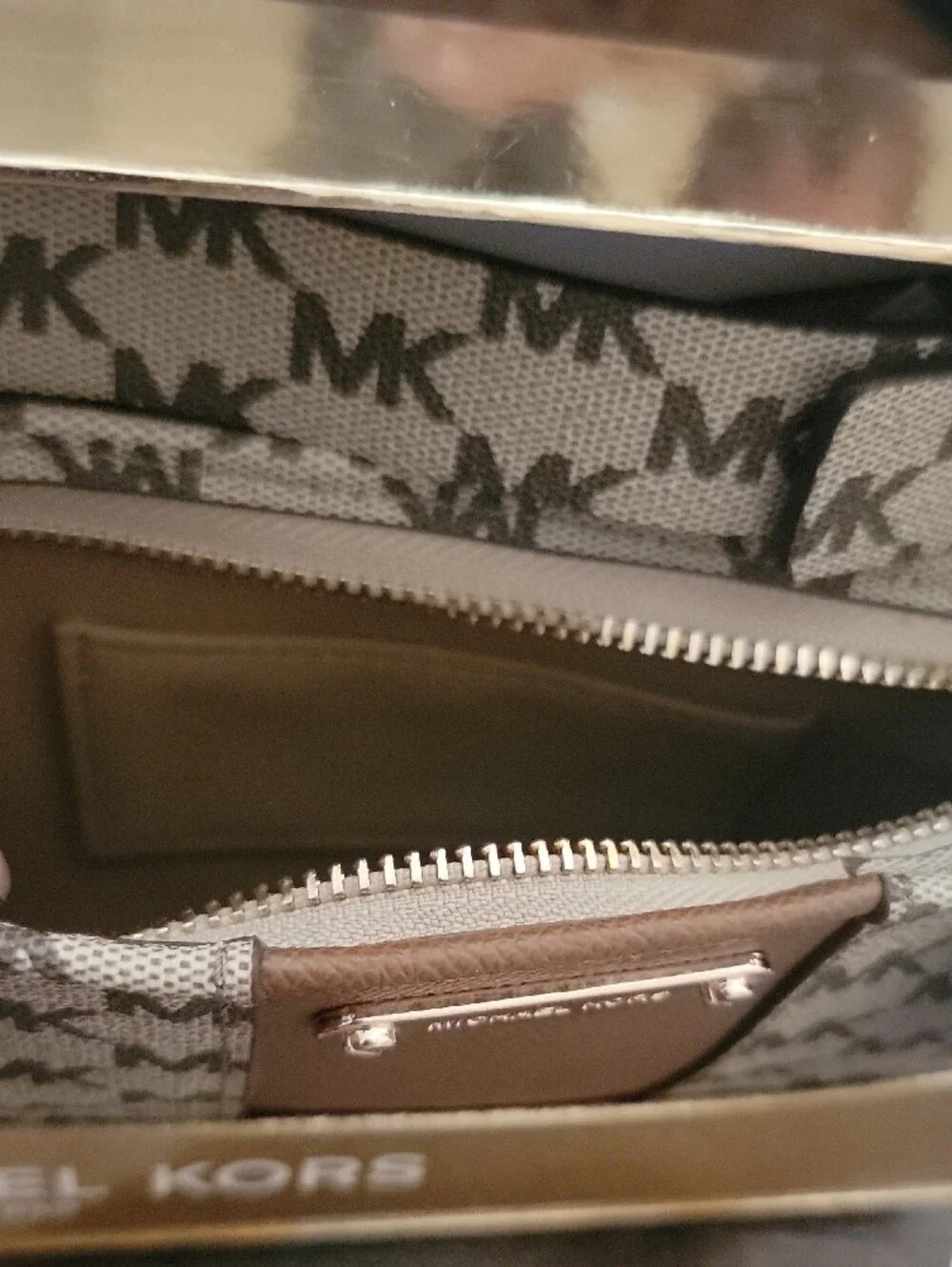 Michael Kors signature mk