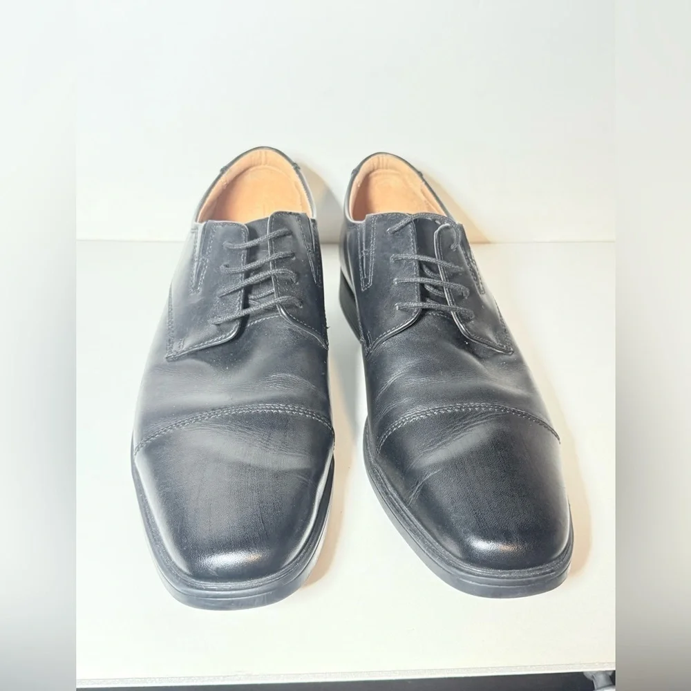 Clarks sleek black