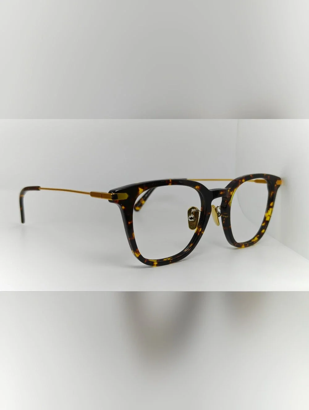Hayes. Tortoise Shell Round Frame Glasses with Gold Temples.