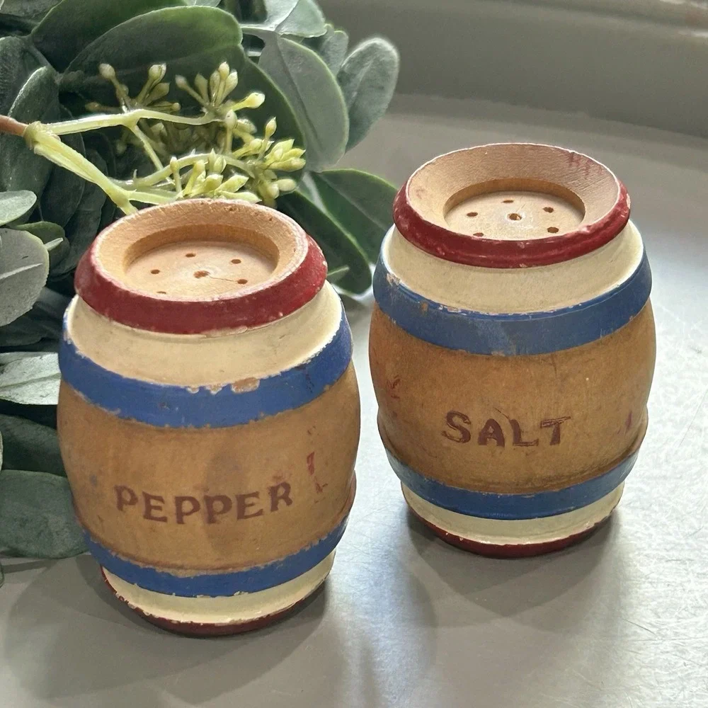 Vintage Wood Barrel Salt & Pepper Shakers with Patriotic Red White Blue Bands‎