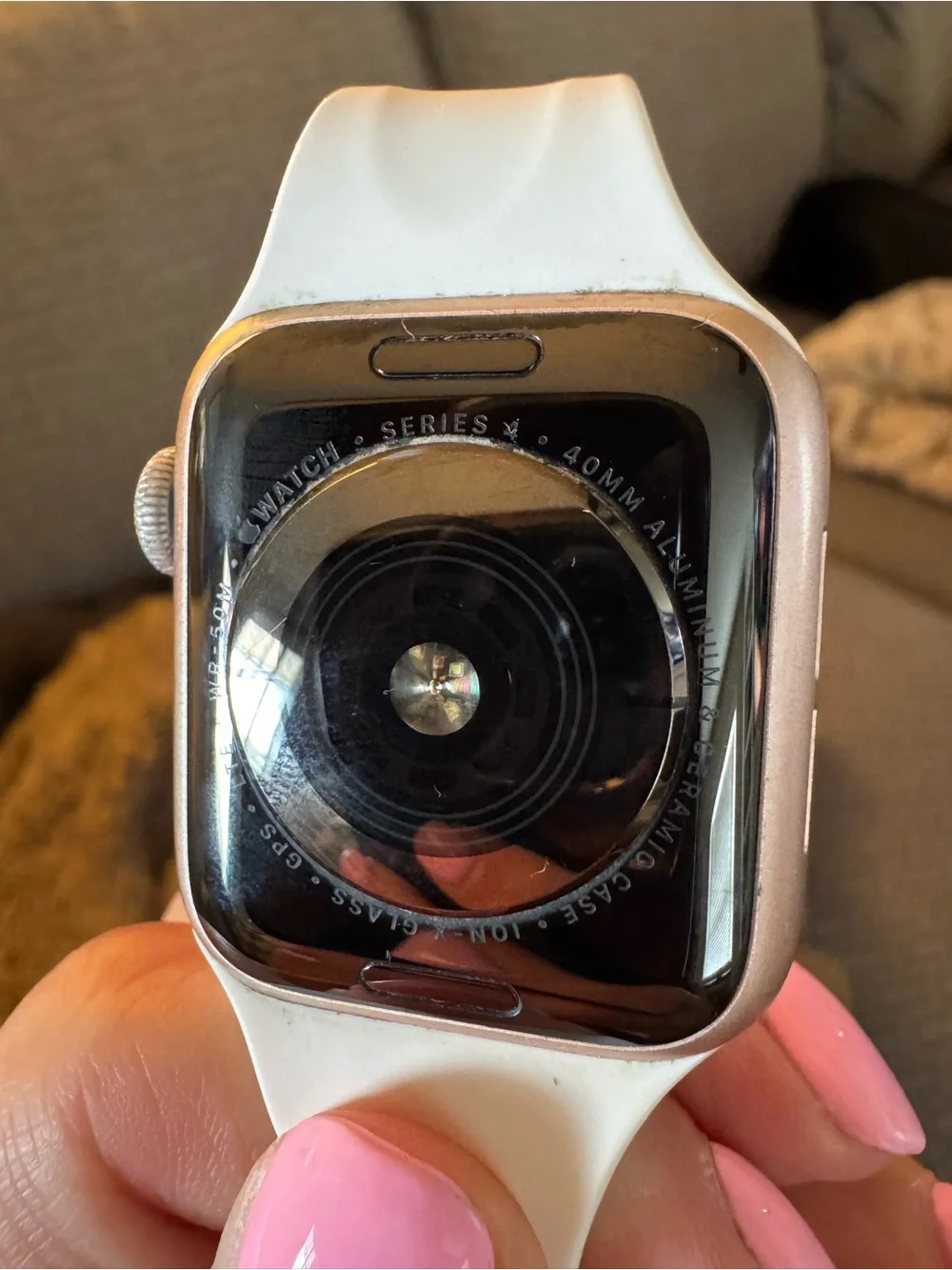 Apple smartwatch white