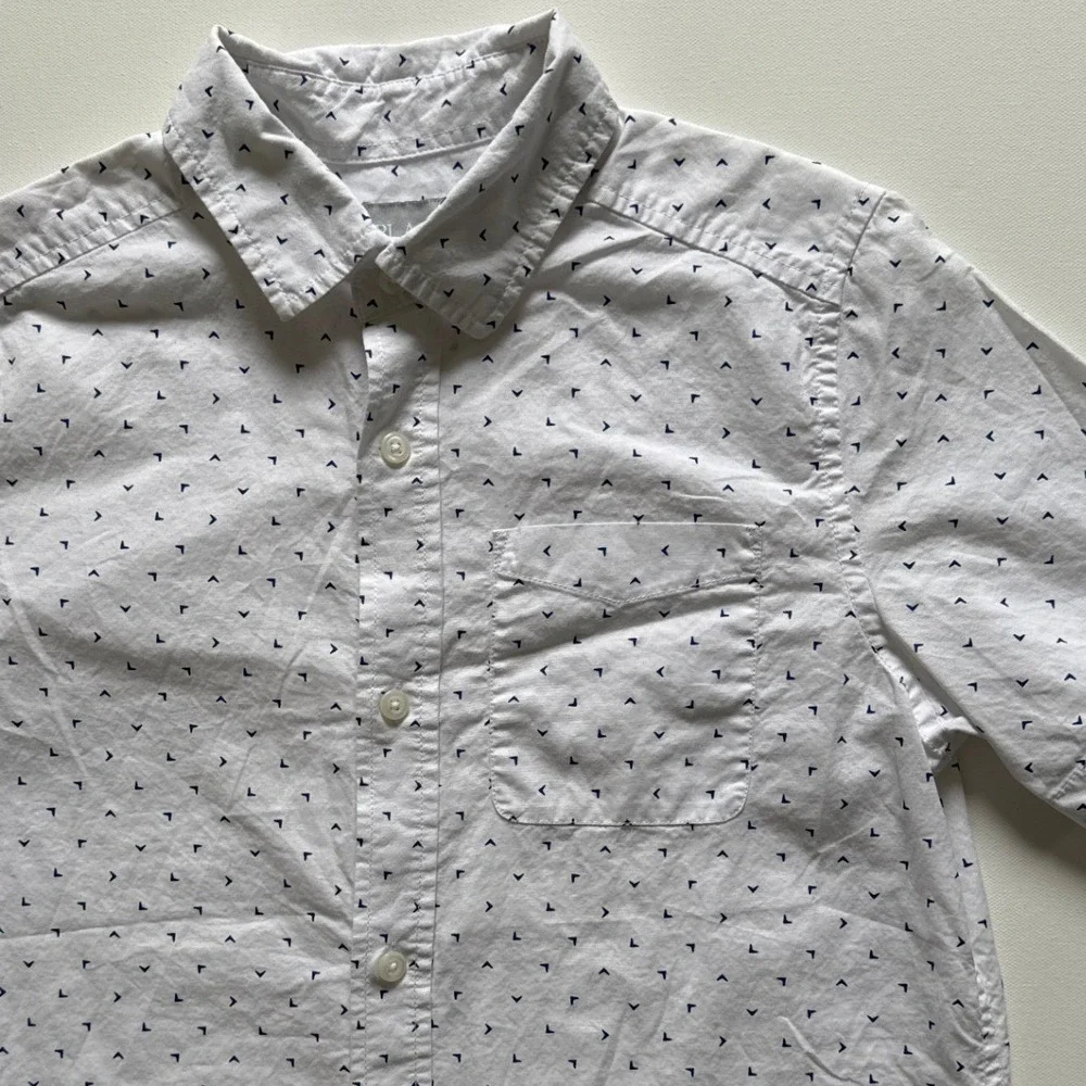 The Childrens Place Boys White Navy Arrow Print  Button Down Shirt 10/12