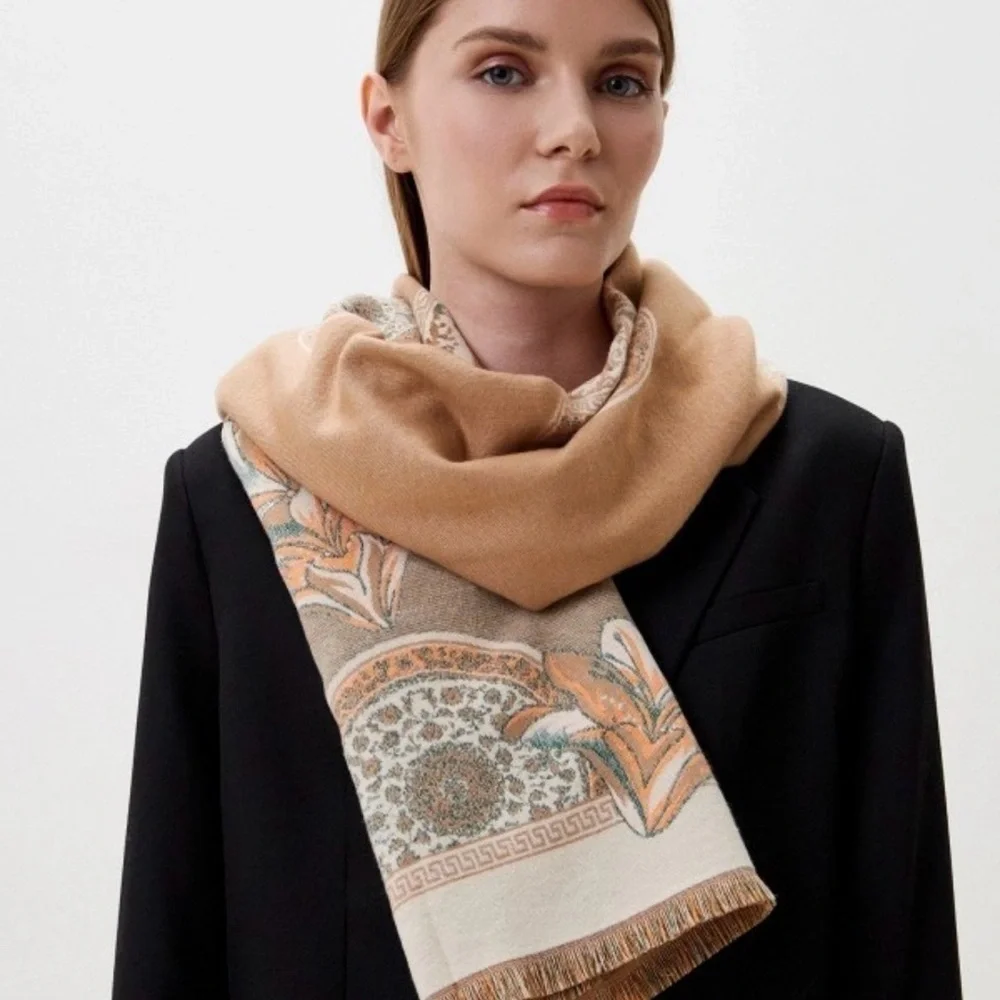 Elegant Tan and Cream Scarf