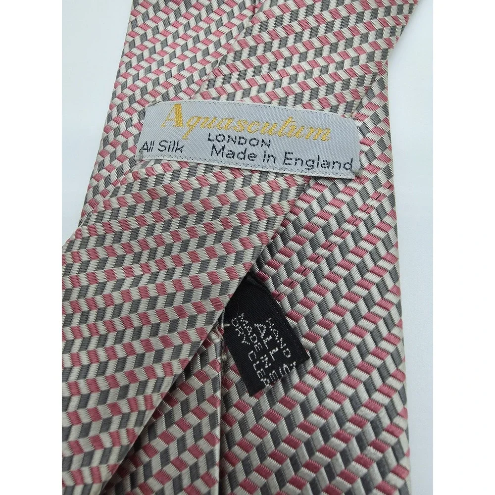 Aquascutum London aquascumtum london