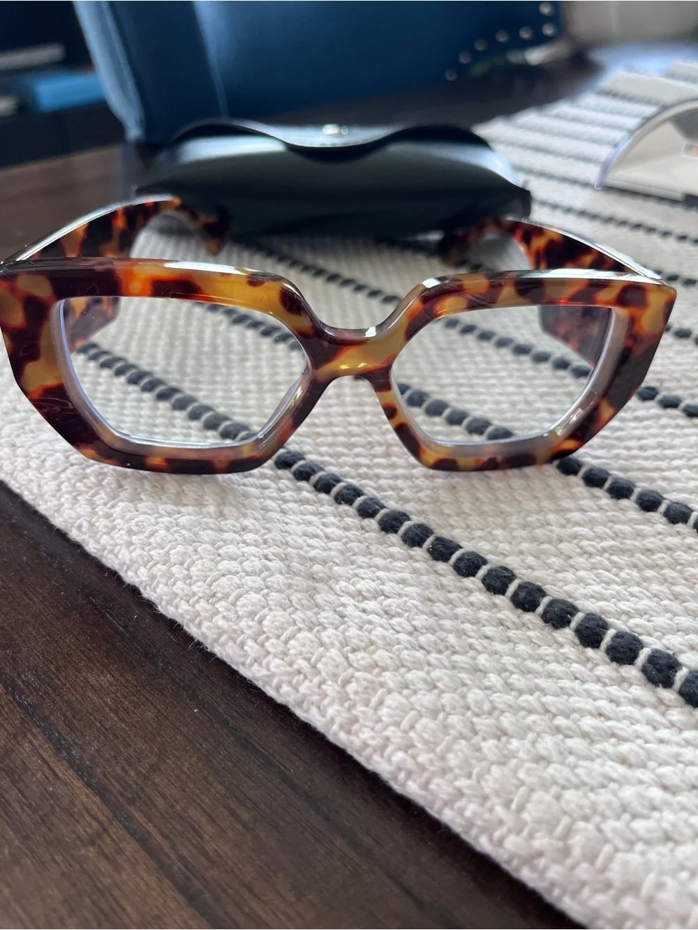 SHEIN stylish tortoiseshell