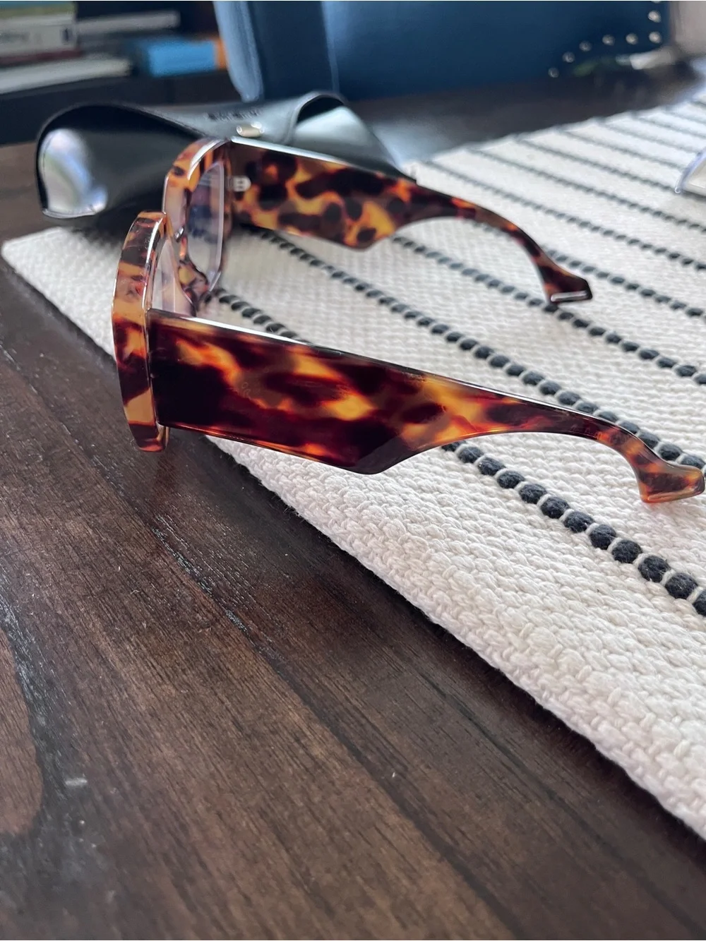 SHEIN stylish tortoiseshell