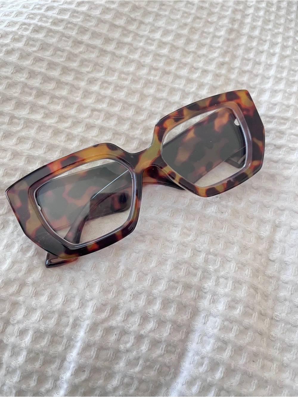 SHEIN stylish tortoiseshell