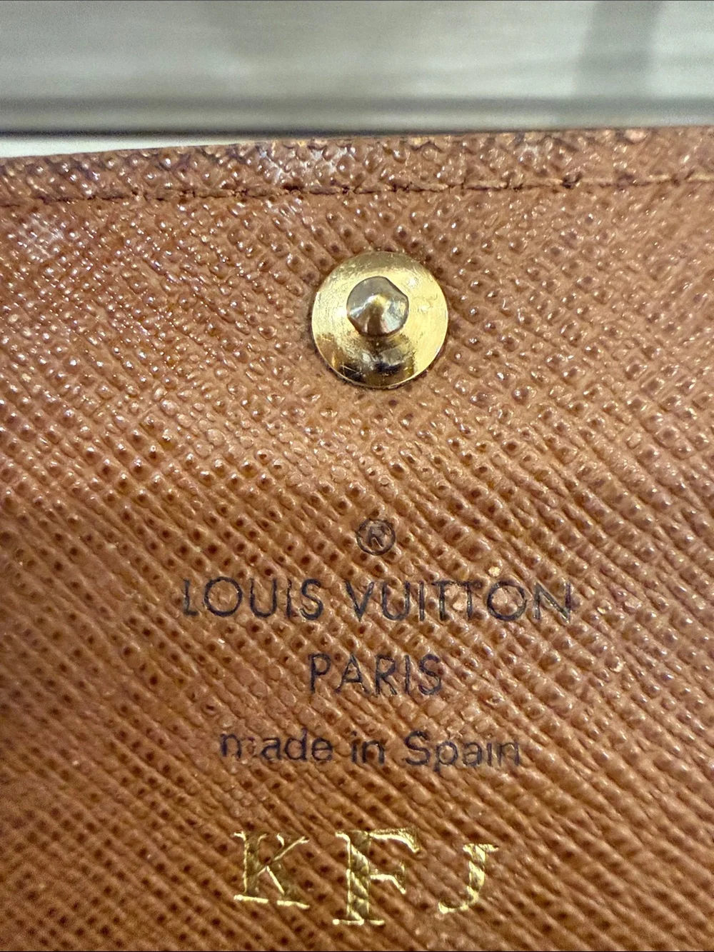 Louis Vuitton elegant louis