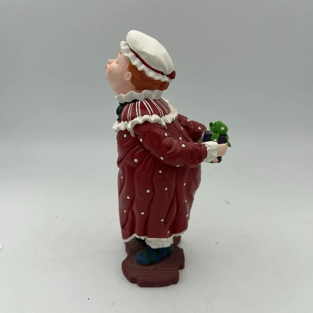 Department 56‎ Mama Figure All Through The House I Saw Mama Kissing Santa Claus