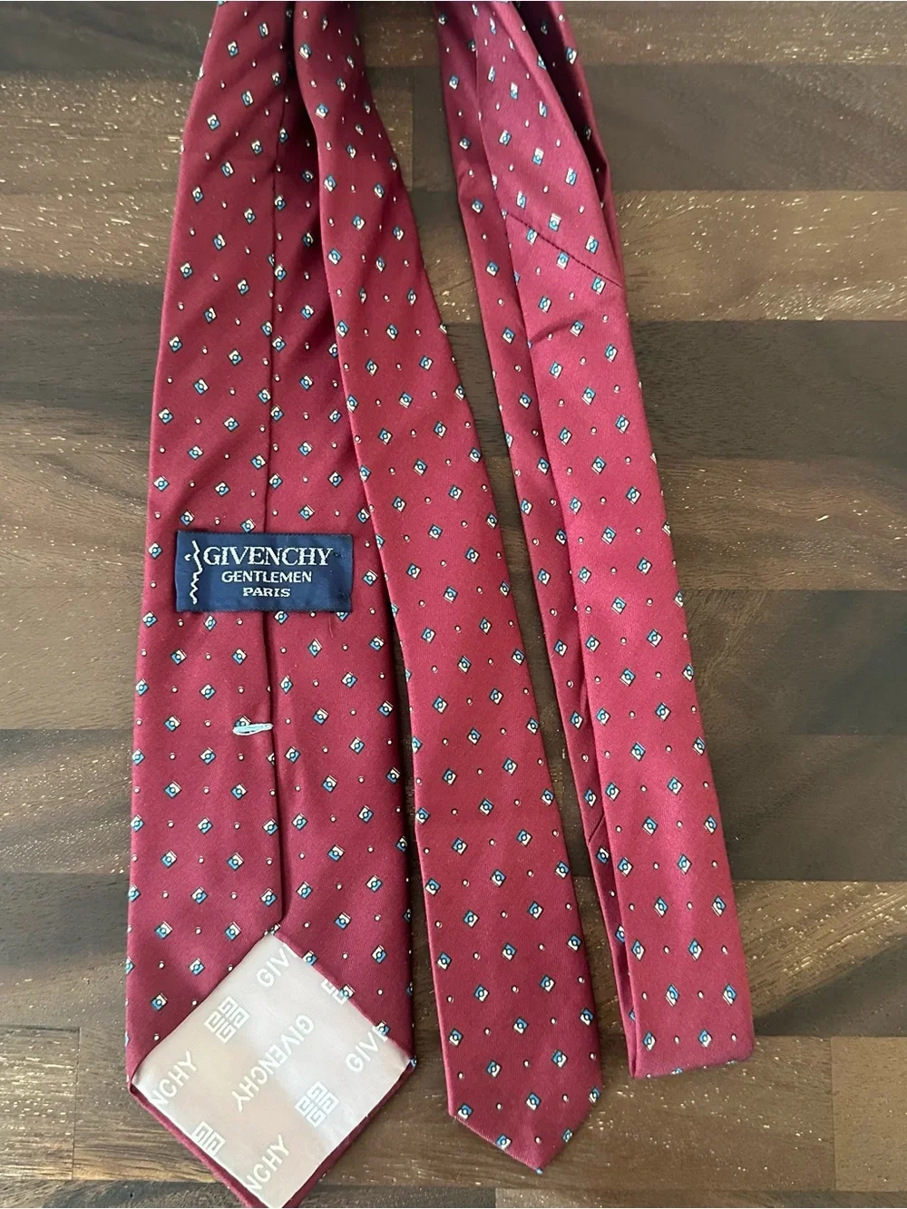 Givenchy vintage neck