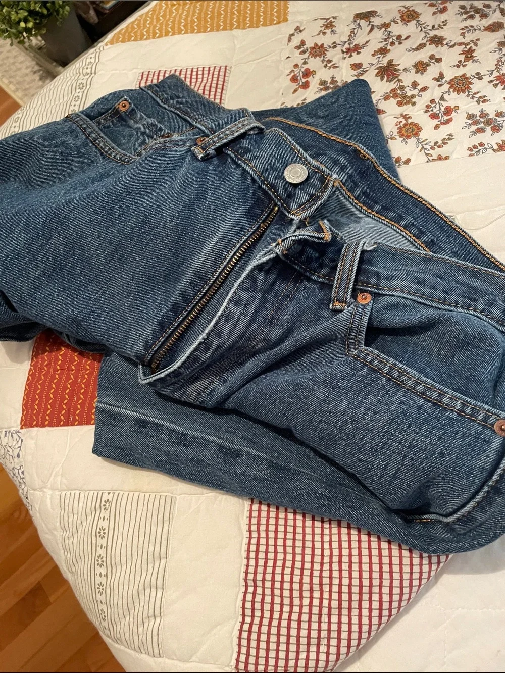 Levi’s 505 men’s 5 pocket classic denim jeans in size 36 x 32