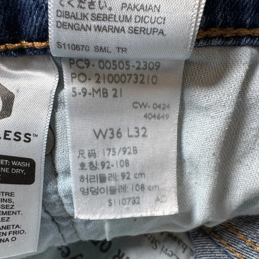 Levis *orders ship